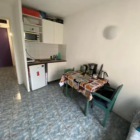 Apartment A & H Homes Nice